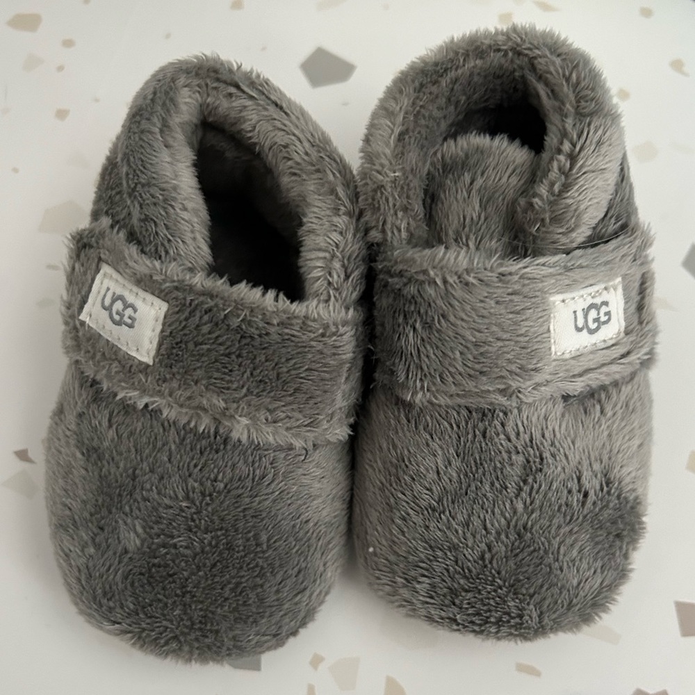 Baby uggs size 2/3